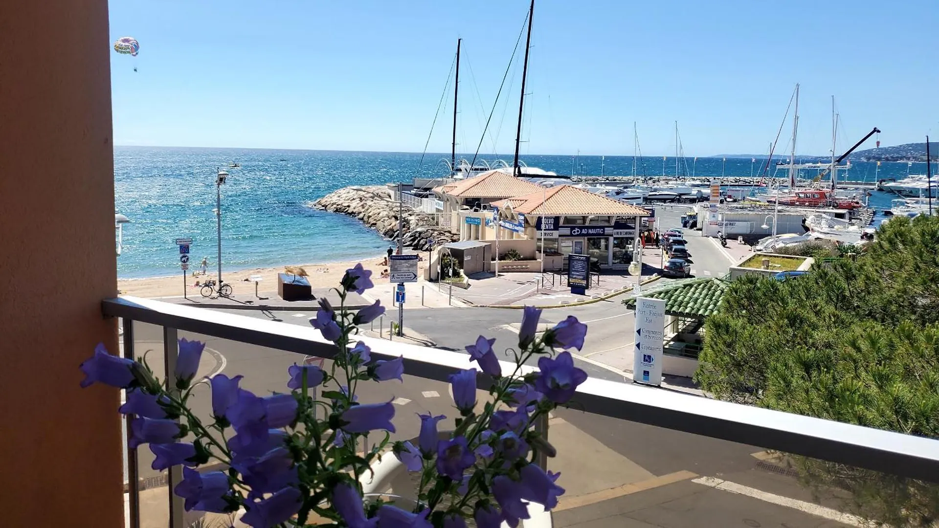 Apartment Le Capitole Vue Mer Studio Cabine 27M2 Les Pieds Dans Leau 2 Adultes 2 Enfants Clim Et Garage Frejus