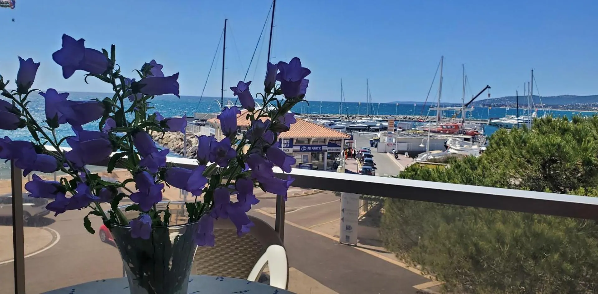 Apartment Le Capitole Vue Mer Studio Cabine 27M2 Les Pieds Dans Leau 2 Adultes 2 Enfants Clim Et Garage Frejus