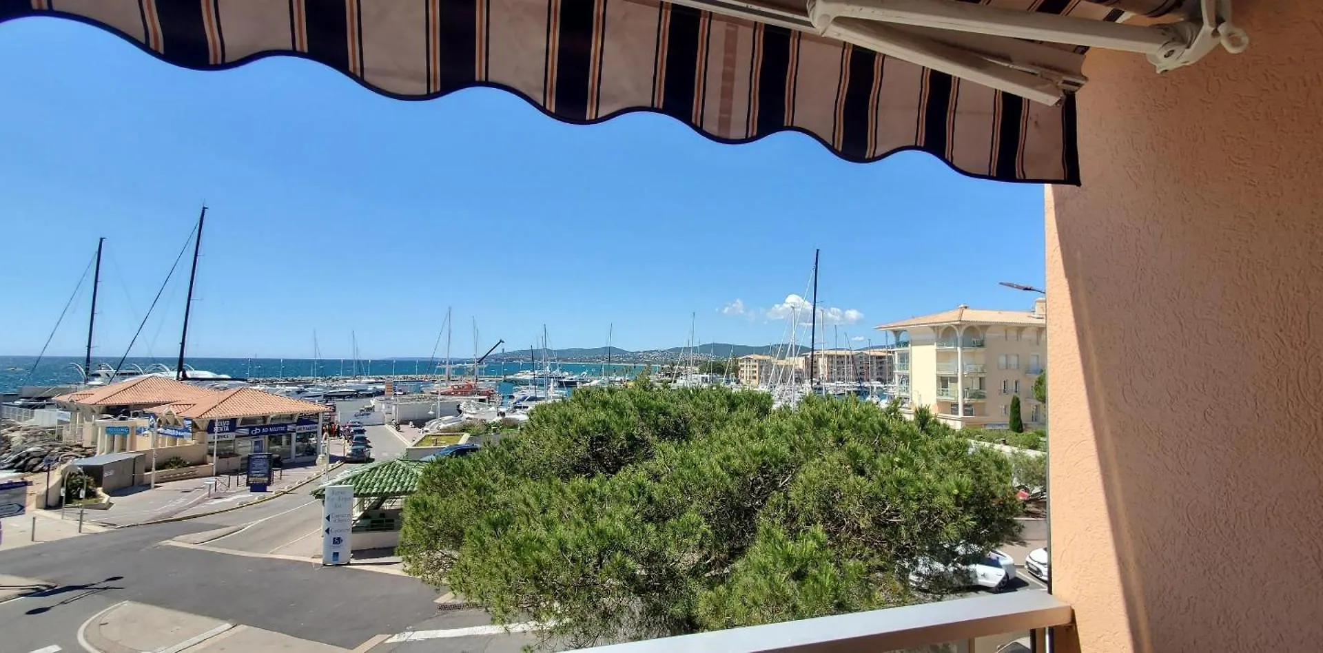 Le Capitole Vue Mer Studio Cabine 27M2 Les Pieds Dans Leau 2 Adultes 2 Enfants Clim Et Garage Frejus