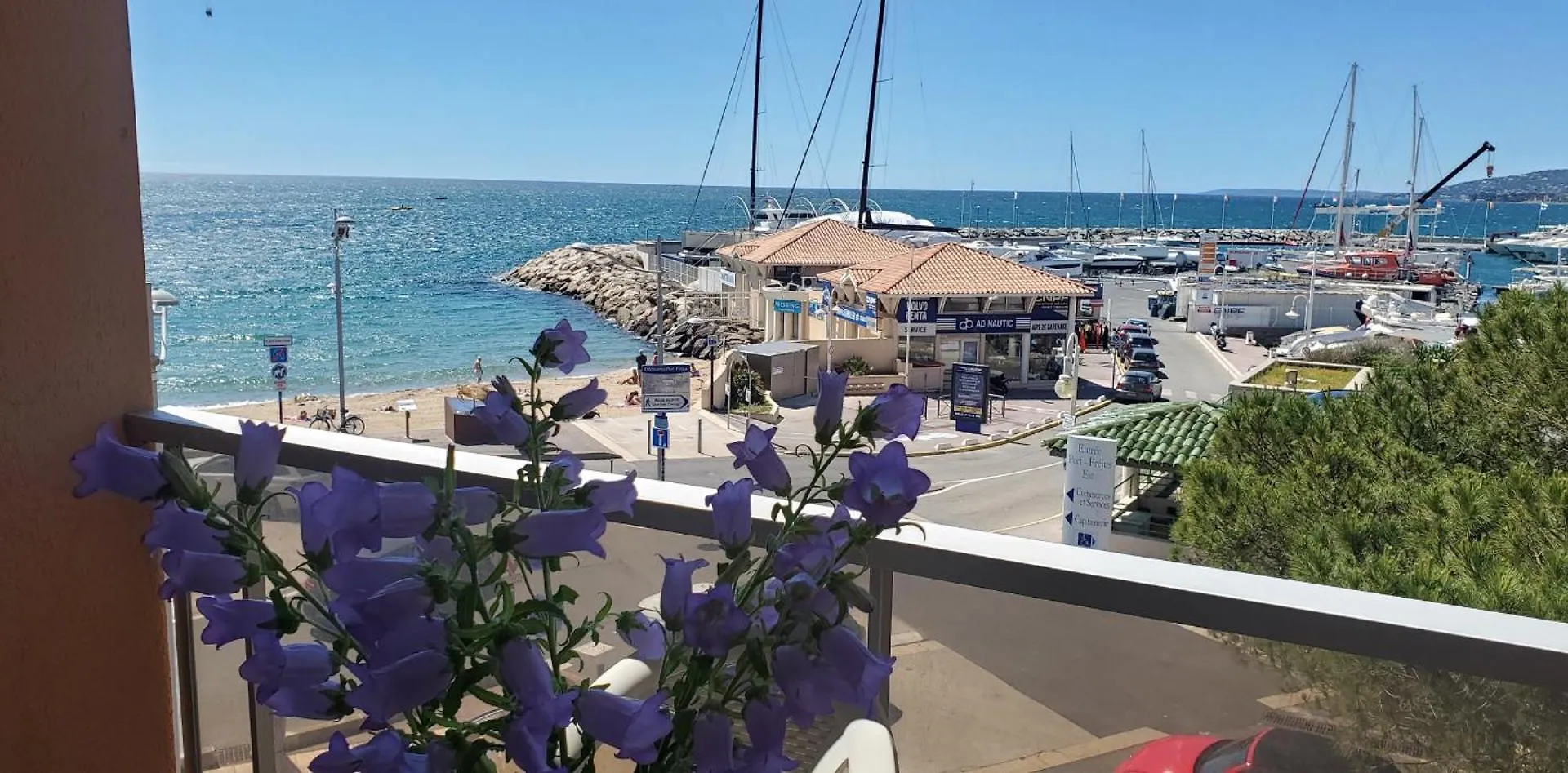 Le Capitole Vue Mer Studio Cabine 27M2 Les Pieds Dans Leau 2 Adultes 2 Enfants Clim Et Garage Frejus France